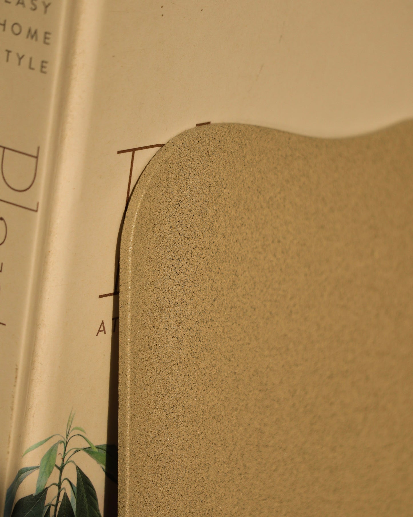 ELLE Bookend