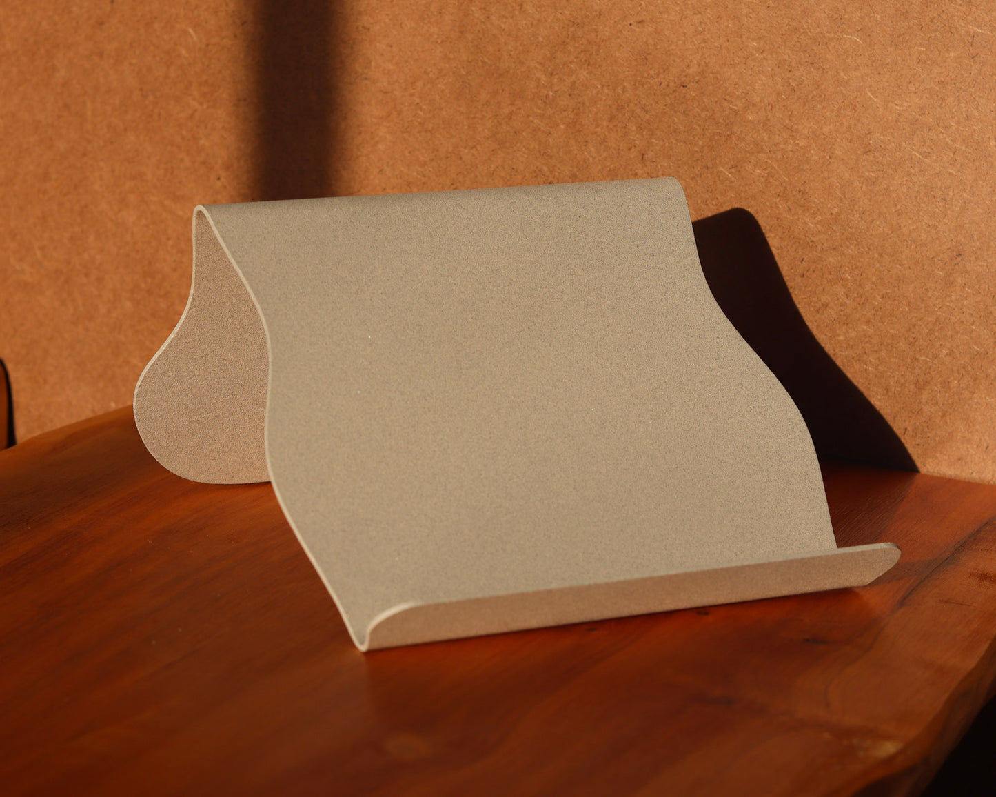 UNDULA Open Book Stand