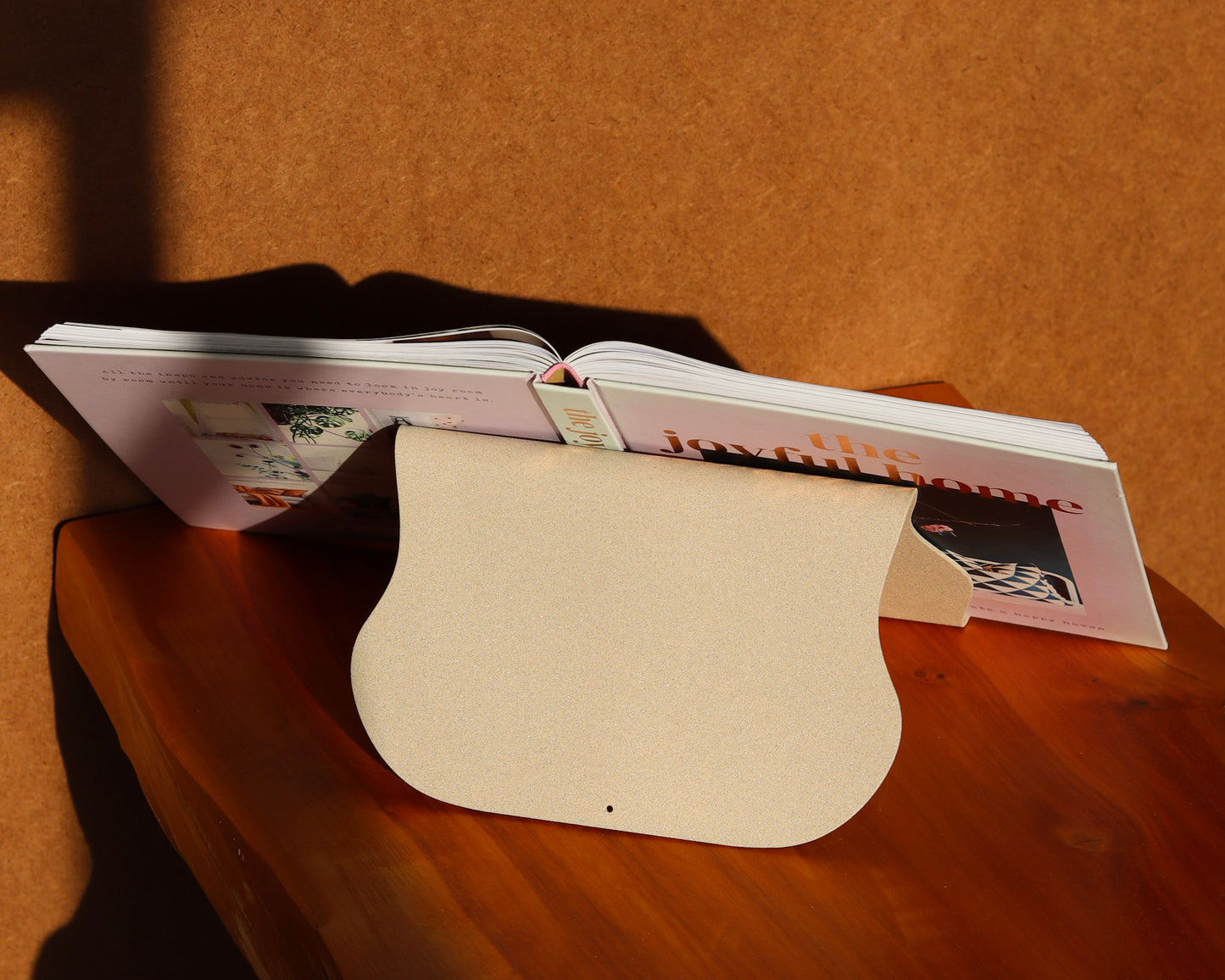 UNDULA Open Book Stand