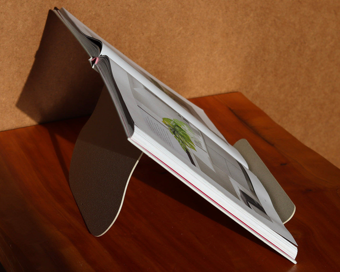 UNDULA Open Book Stand